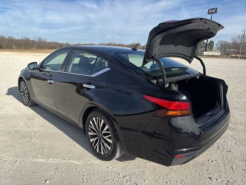Used 2024 Nissan Altima 2.5 SV image 4