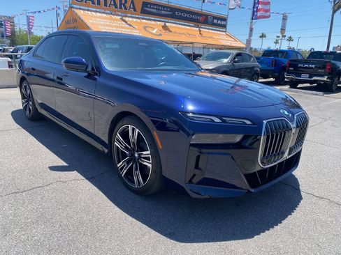 Used 2023 BMW i7 xDrive60 w/ Parking Assistance Package AWD/4WD image 3
