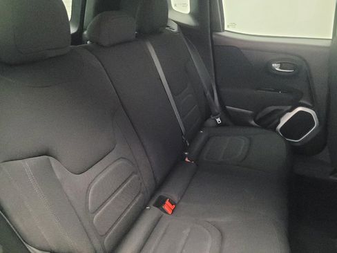 Used 2019 Jeep Renegade Latitude w/ Cold Weather Group image 19