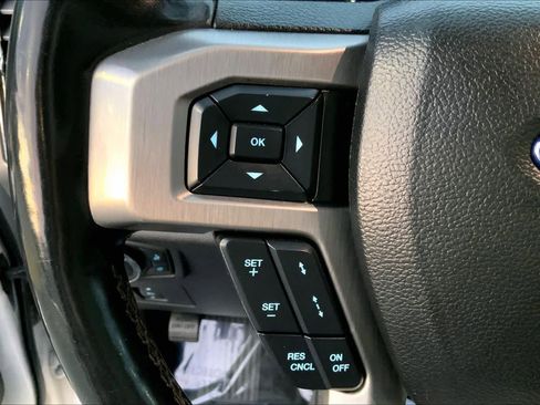 Used 2017 Ford F150 Platinum w/ Equipment Group 701A Luxury image 23