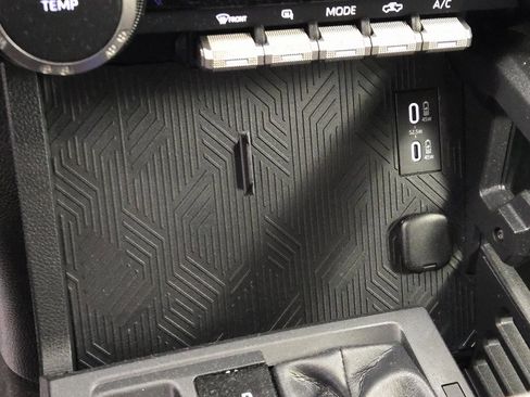 Used 2025 Toyota Tacoma SR image 21