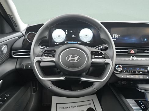 Certified 2025 Hyundai Elantra SEL FWD image 15