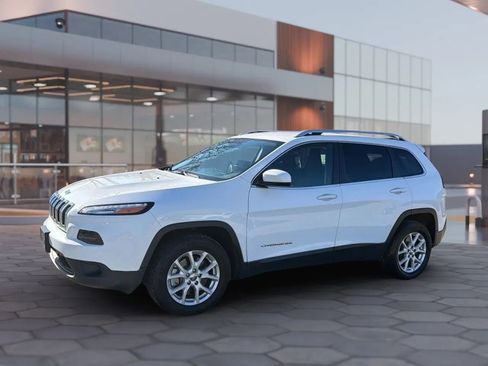 Used 2016 Jeep Cherokee Latitude w/ Cold Weather Group AWD/4WD image 2