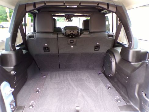 Used 2026 Jeep Wrangler Unlimited Sahara AWD/4WD image 11