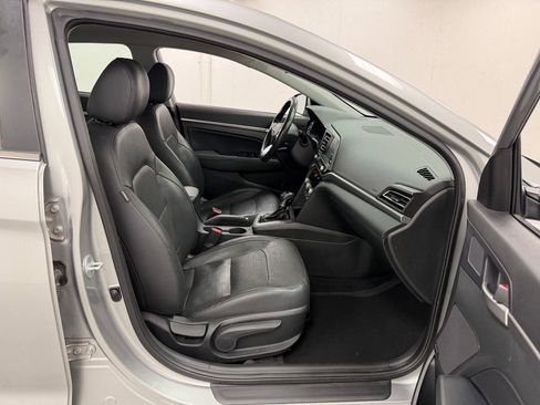 Used 2020 Hyundai Elantra Limited w/ Cargo Package (C1) FWD image 9
