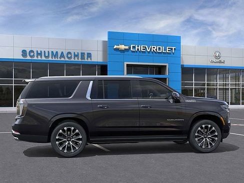 New 2026 Chevrolet Suburban High Country image 5