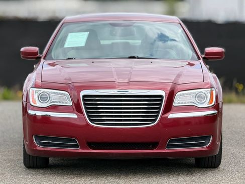 Used 2014 Chrysler 300 RWD image 5