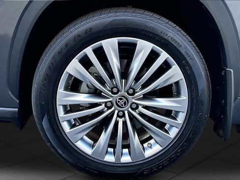 Used 2023 Toyota Highlander Platinum image 11