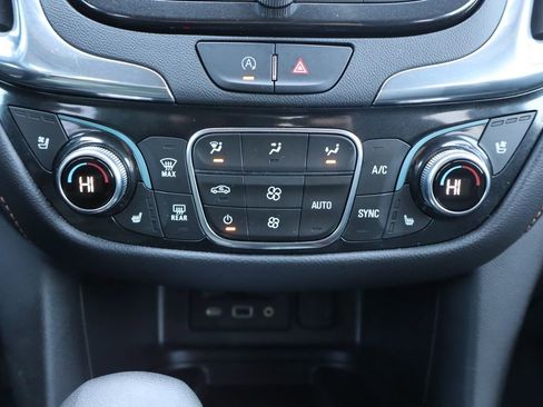 Used 2022 Chevrolet Equinox Premier AWD/4WD image 12