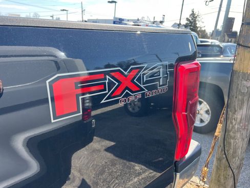 Used 2019 Ford F250 XLT w/ XLT Premium Package image 3