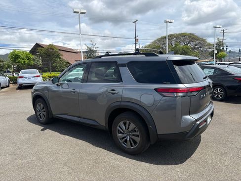 Used 2023 Nissan Pathfinder SV image 4