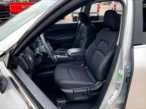Used 2023 Nissan Pathfinder S FWD image 8