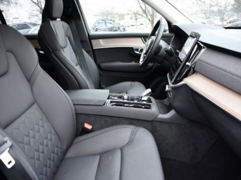 Used 2025 Volvo XC90 B6 Plus image 23
