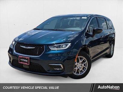 New 2025 Chrysler Pacifica Select