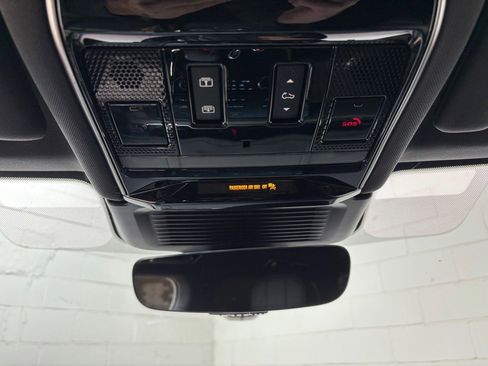 Used 2023 Land Rover Range Rover Sport SE Dynamic image 12