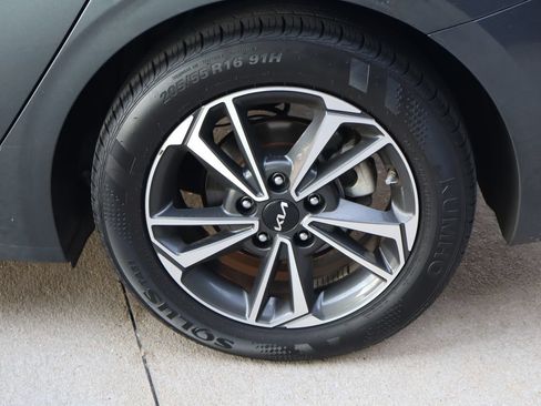Used 2024 Kia Forte LXS w/ LXS Technology Package FWD image 26