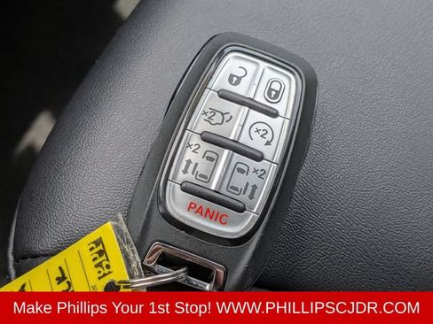 Certified 2026 Chrysler Pacifica Select FWD image 28