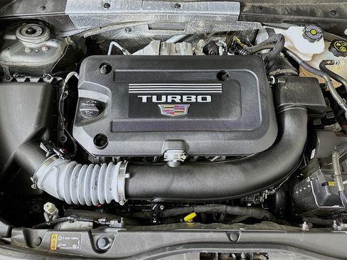 Used 2024 Cadillac XT4 Premium Luxury image 32