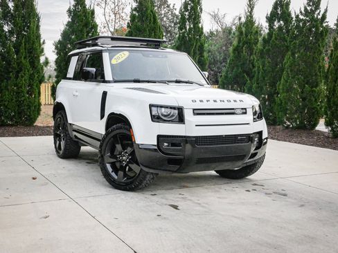 Used 2023 Land Rover Defender 90 X-Dynamic SE image 2