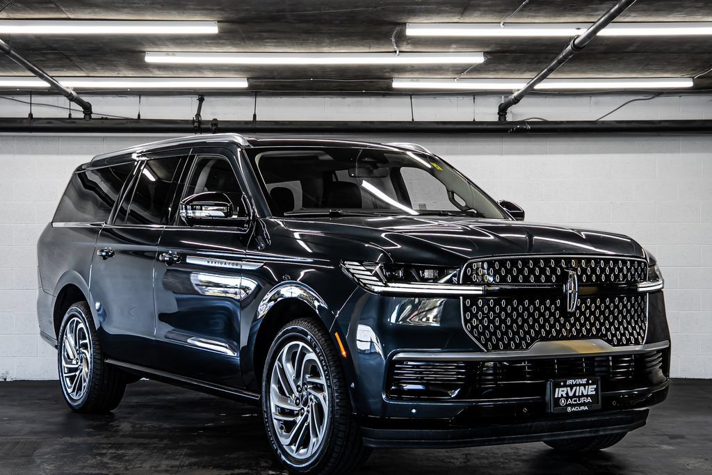 Used 2025 Lincoln Navigator L Reserve AWD/4WD image 7