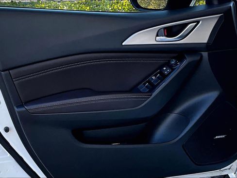 Used 2018 MAZDA MAZDA3 Touring image 27