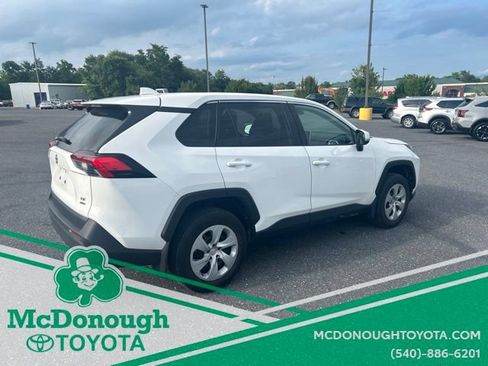 Used 2023 Toyota RAV4 LE AWD/4WD image 4