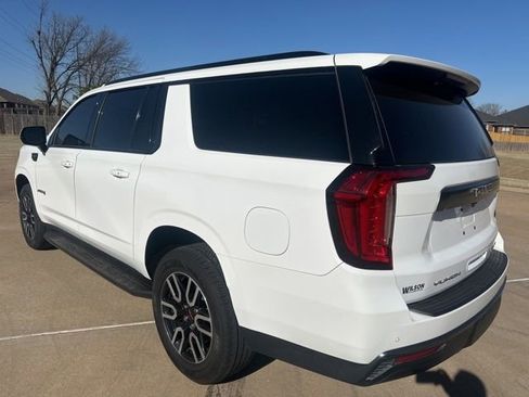 Used 2022 GMC Yukon XL AT4 image 3
