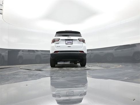 Used 2025 Jeep Compass Sport image 37