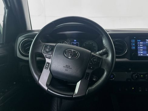 Used 2018 Toyota Tacoma TRD Sport w/ Technology Package RWD image 18