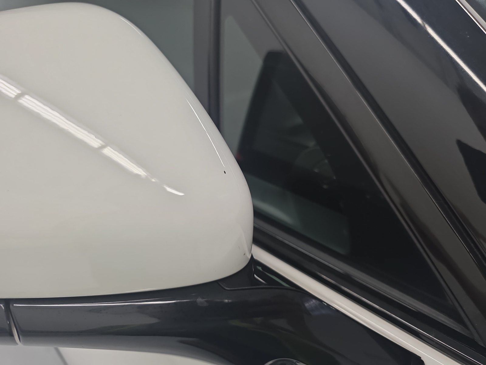Used 2025 Rivian R1S Adventure Dual AWD/4WD image 36