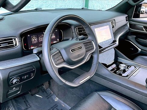 Used 2024 Jeep Wagoneer L Series II w/ Flexible Seating Group image 14