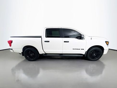 Used 2018 Nissan Titan SV w/ SV Convenience Package image 5