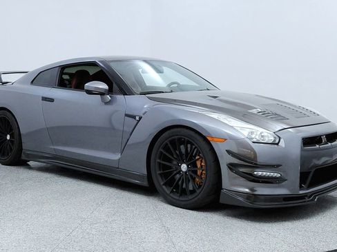 Used 2015 Nissan GT-R Premium AWD/4WD image 7