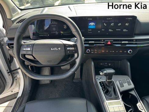 New 2026 Kia Sportage EX image 13