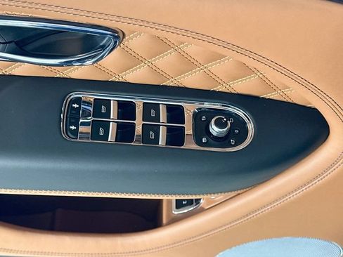 Used 2021 Bentley Bentayga AWD/4WD image 18