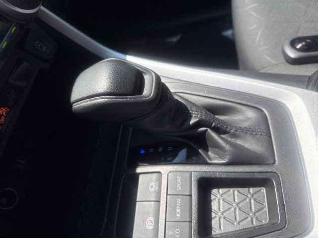 Used 2025 Toyota RAV4 XLE FWD image 19