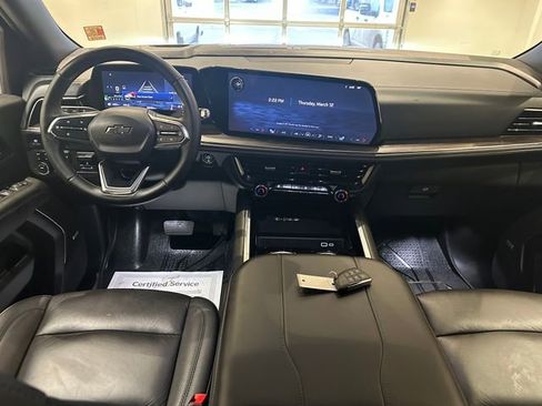 Used 2025 Chevrolet Suburban Z71 w/ Comfort Package image 9