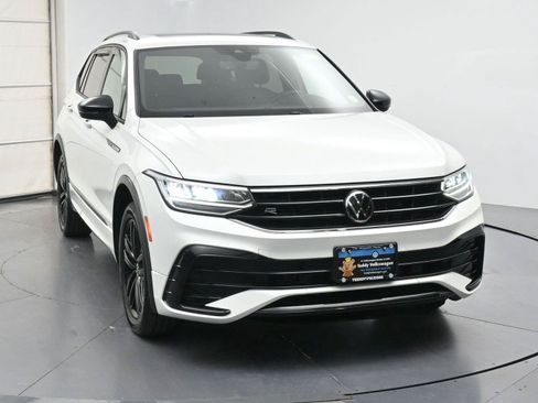 Certified 2022 Volkswagen Tiguan SE R-Line AWD/4WD image 32