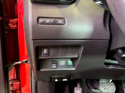 Used 2017 Nissan Rogue S AWD/4WD image 17