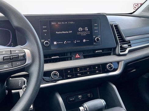 Used 2023 Kia Sportage LX image 9
