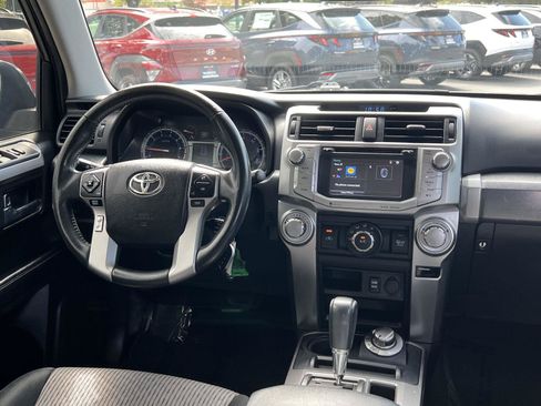 Used 2017 Toyota 4Runner SR5 AWD/4WD image 23