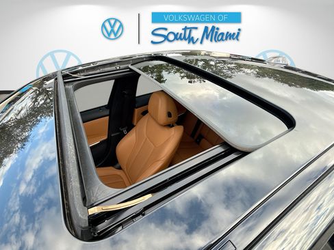 Used 2023 BMW 330i Sedan w/ Premium Package image 17