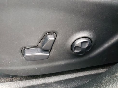 Used 2020 Jeep Cherokee Latitude Plus w/ Comfort/Convenience Group image 16