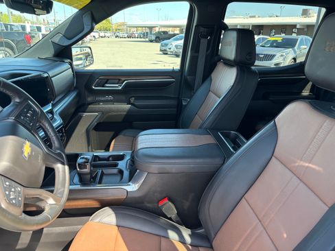Used 2024 Chevrolet Silverado 1500 High Country AWD/4WD image 10