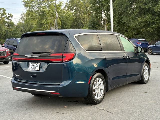 Used 2023 Chrysler Pacifica Touring-L FWD image 3