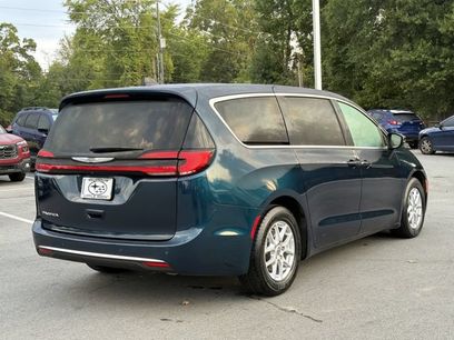 Used 2023 Chrysler Pacifica Touring-L