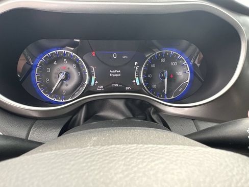 Used 2024 Chrysler Pacifica Touring-L FWD image 21