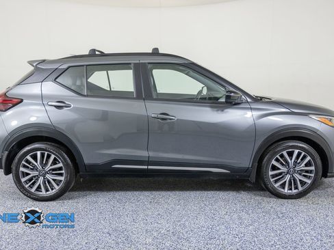 Used 2023 Nissan Kicks SR w/ SR Premium Package FWD image 8