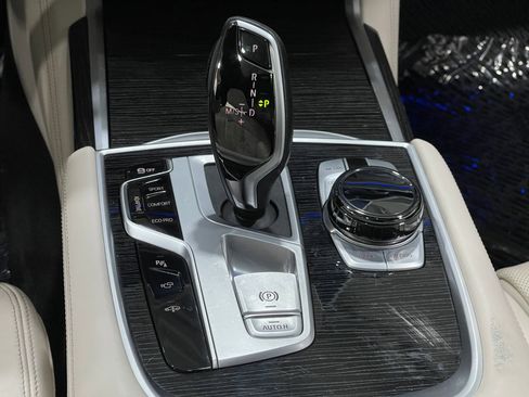 Used 2021 BMW 750i xDrive w/ Executive Package AWD/4WD image 29