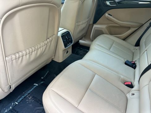 Certified 2025 Porsche Macan AWD/4WD image 13